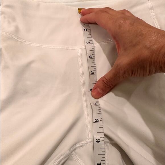 Lululemon All The Right Places High Rise Crop White, size 6 Great Condition - Picture 7 of 9